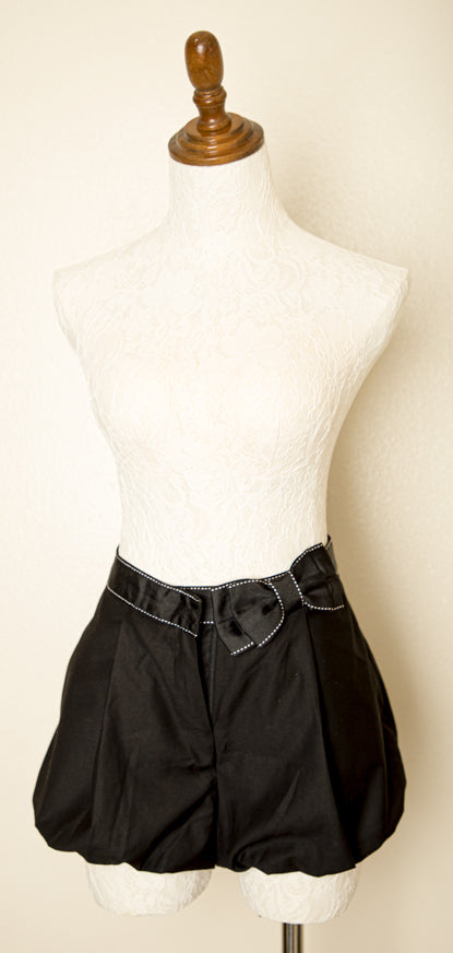 Vintage - Black Puffy Shorts with Bow Victorian Vintage Style Gothic Lolita Rave Size Small